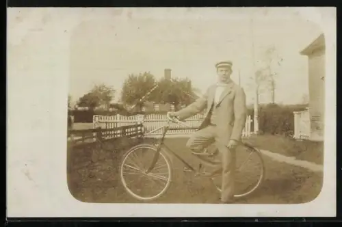 Foto-AK Mann mit Fahrrad