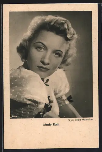AK Schauspielerin Mady Rahl mit sinnlichem Blick