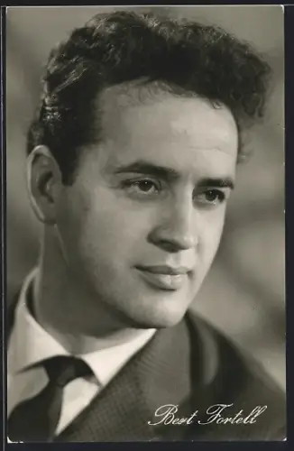 AK Schauspieler Bert Fortell blickt sinnierend in die Ferne