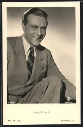AK Schauspieler Willy Fritsch, im Anzug gesehen