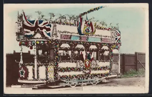 AK Newcastle, Visit of King Edward VII. and Queen Alexandra 1906, Corporation`s Decorated Tram Car, Strassenbahn