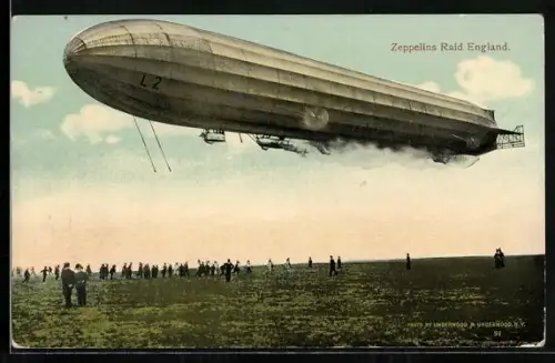 AK Zeppelins Raid England