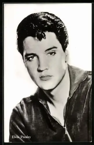 AK Musiker Elvis Presley mit gegeltem Haar