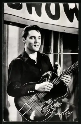 AK Musiker Elvis Presley mit Gitarre
