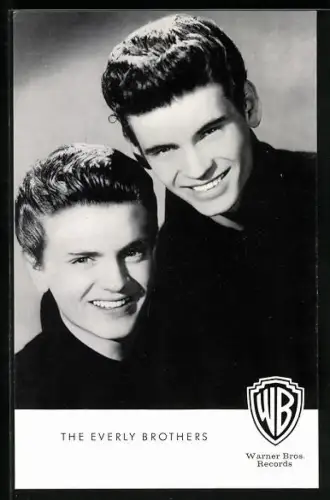 AK Musiker der Everly Brothers lächeln in die Kamera