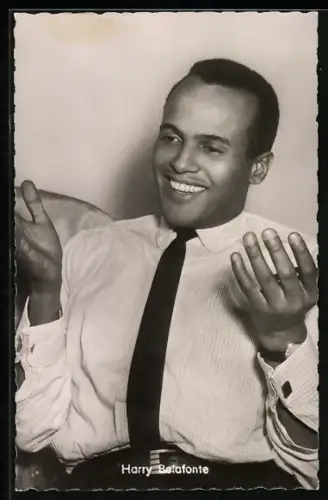 AK Musiker Harry Belafonte mit lächelndem Gesicht