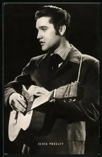AK Musiker Elvis Presley mit Gitarre