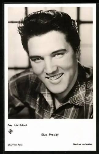 AK Musiker Elvis Presley lacht freundlich in die Kamera