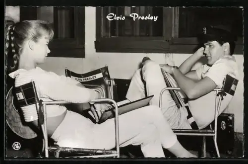 AK Musiker Elvis Presley mit Schirmmütze