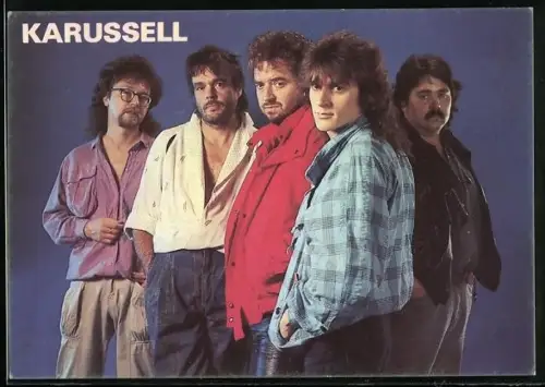 AK Musiker der Band Karussell in bunter Kleidung