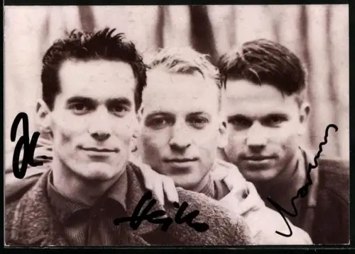 AK Musiker der Band Camouflage blicken in die Kamera, Autogramme