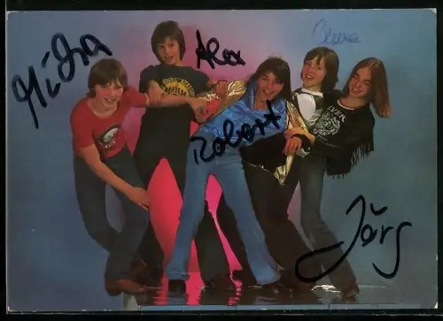 AK Musiker der Band Teens in bunter Kleidung, Autogramme