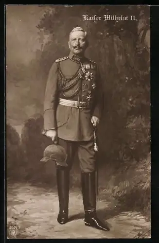 AK Stattlicher Kaiser Wilhelm II. in Uniform vor einer Studiokulisse stehend