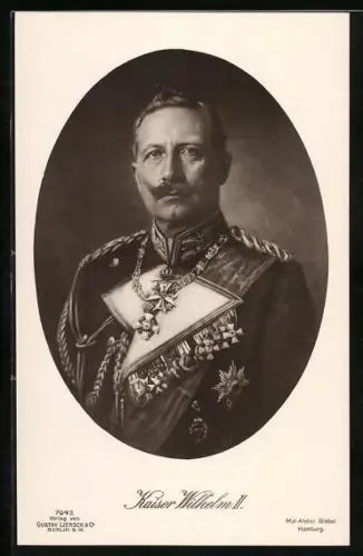 AK Kaiser Wilhelm II. in mit Orden dekorierter Uniform, Porträt