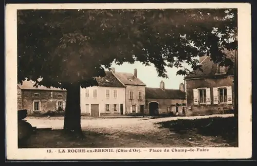 AK La Roche-en-Brenil, Place du Champ-de-Foire