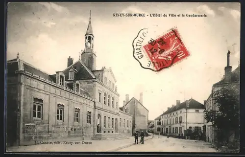AK Recey-sur-Ource, L`Hotel de Ville et la Gendarmerie