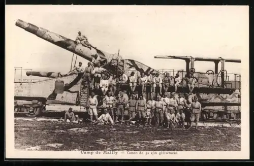 AK Camp de Mailly, Canon de 32 c/m glissement, französische Artilleristen mit Eisenbahngeschütz Kaliber 320mm