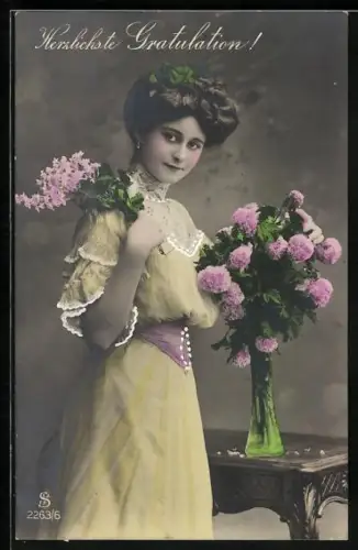 Foto-AK L.J. & F.F. Nr. 2263/6: Fräulein im Kleid mit Blumen, Glückwunsch