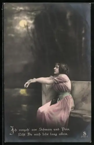 Foto-AK L.J. & F.F. Nr. 3789/5: Fräulein an Bank bei Mondschein