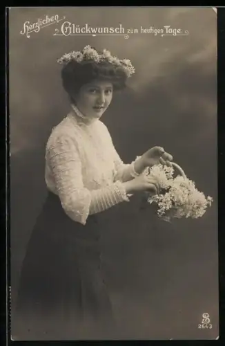 Foto-AK L.J. & F.F. Nr. 2643: Fräulein mit Blumenkorb, Glückwunsch
