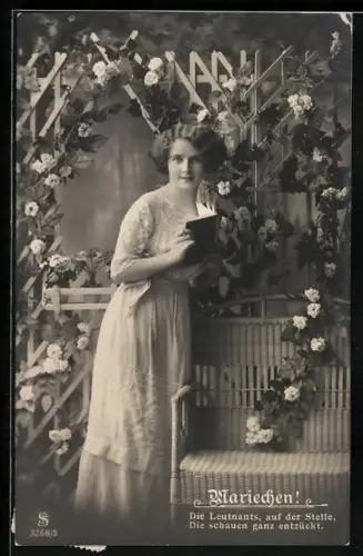 Foto-AK L.J. & F.F. Nr. 3268 /5: Frau im Kleid liest ein Buch