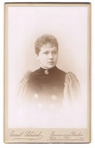 Fotografie Emil Schink, Essen an der Ruhr, Kettwiger Chaussee 21, Porträt einer eleganten Dame