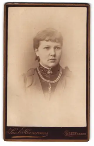 Fotografie Paul Hermanns, Essen, II. Hagenstr. u. Gerichtsstr. Ecke 47, Porträt einer jungen Frau