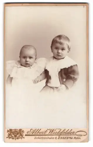 Fotografie Albert Wickfelder, Essen, Schützenbahn 4, Zwei Kleinkinder im Porträt