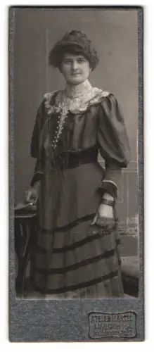 Fotografie Eli Haertel, Limbach, Helenenstr. 37, Frau in eleganter Kleidung