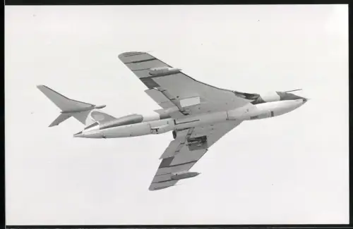 Fotografie Flugzeug Handley Page HP.80 Victor, Jetflugzeug der RAF in Tarnfarbe, Kennung XA932