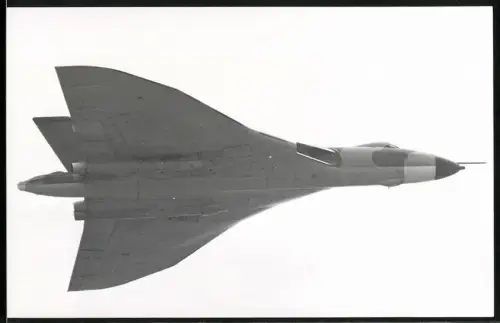 Fotografie Flugzeug Zweistrahliger Jet Avro 698 Vulcan B.2 der RAF in Tarnfarbe / Camouflage
