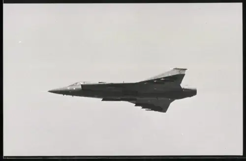 Fotografie Flugzeug Kampfjet / Jagdflugzeug mit Delta-Flügeln