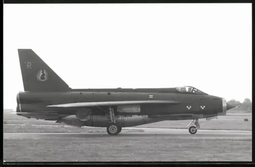 Fotografie Flugzeug English Electric Lightning, Zweistrahliger Jet einer Kunstflugsttaffel