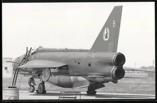 Fotografie Flugzeug English Electric Lightning, Zweistrahliger Jet einer Kunstflugsttaffel