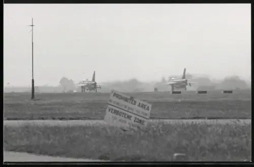 Fotografie Flugzeug English Electric Lightning, Jets starten von einem Stützpunkt der RAF in Deutschland
