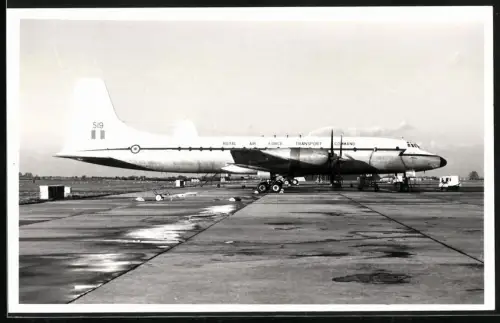 Fotografie Flugzeug Viermotoriger Niederdecker, Royal Air Force Transport Command No. 519