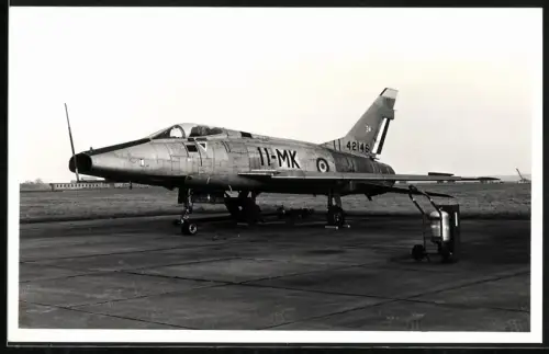 Fotografie Flugzeug North American F-100 Super Sabre, 11-MK 42146