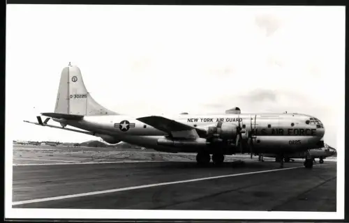 Fotografie Flugzeug Boeing C-97 Stratofreighter, USAF New York Air Guard, Tankflugzeug
