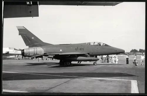 Fotografie North American F-100 Super Sabre, Kampfjet der Schweizer Luftwaffe GT-870