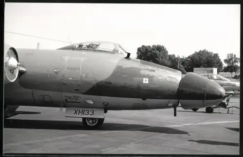 Fotografie Flugzeug English Electric Canberra, Zweistrahliger Jet der Royal Air Force XH133