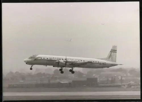 Fotografie Flugzeug Viermotoriger Niederdecker, MALEV Hungarian Air Lines, HA-MOG