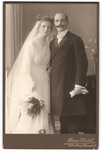 Fotografie Georg Wedel, Würzburg, Kaiserstr. 9, Hochzeitspaar im Atelier