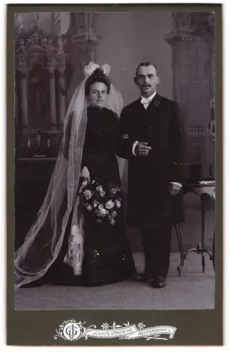 Fotografie Julius Grusche, Neugersdorf, Hochzeitspaar in traditioneller Kleidung
