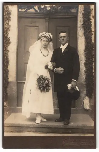 Fotografie Hermann Schöne, Oberlichtenau, Oderstrasse 2, Hochzeitsaufnahme eines Paares