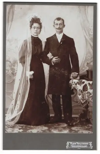 Fotografie Alwin Trautmann, Grossröhrsdorf, feierliches Brautpaar