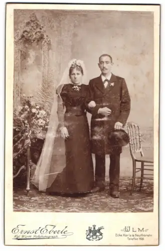 Fotografie Ernst Eberle, Ulm, Ecke Karls und Neuthorstrasse, Hochzeitspaar im Studio