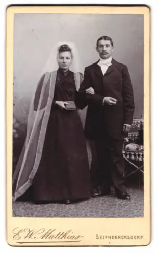 Fotografie E.W. Matthias, Seifhennersdorf, Elegantes Hochzeitspaar