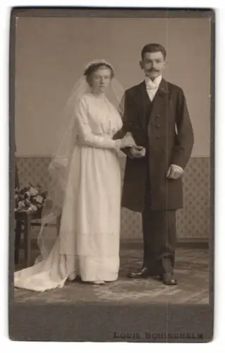 Fotografie Louis Schindhelm, Ebersbach, Hochzeitskleidung eines Paares