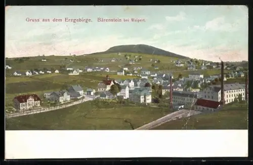 AK Bärenstein / Erzgeb., Ortsansicht mit Fabrik und umliegender Landschaft