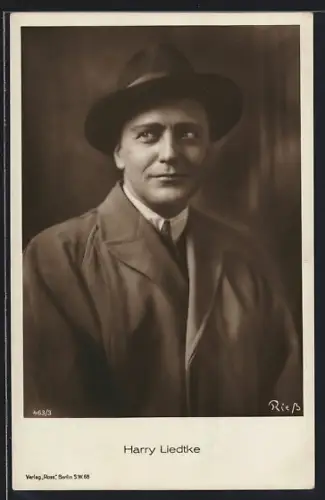 AK Schauspieler Harry Liedtke in Mantel und Hut